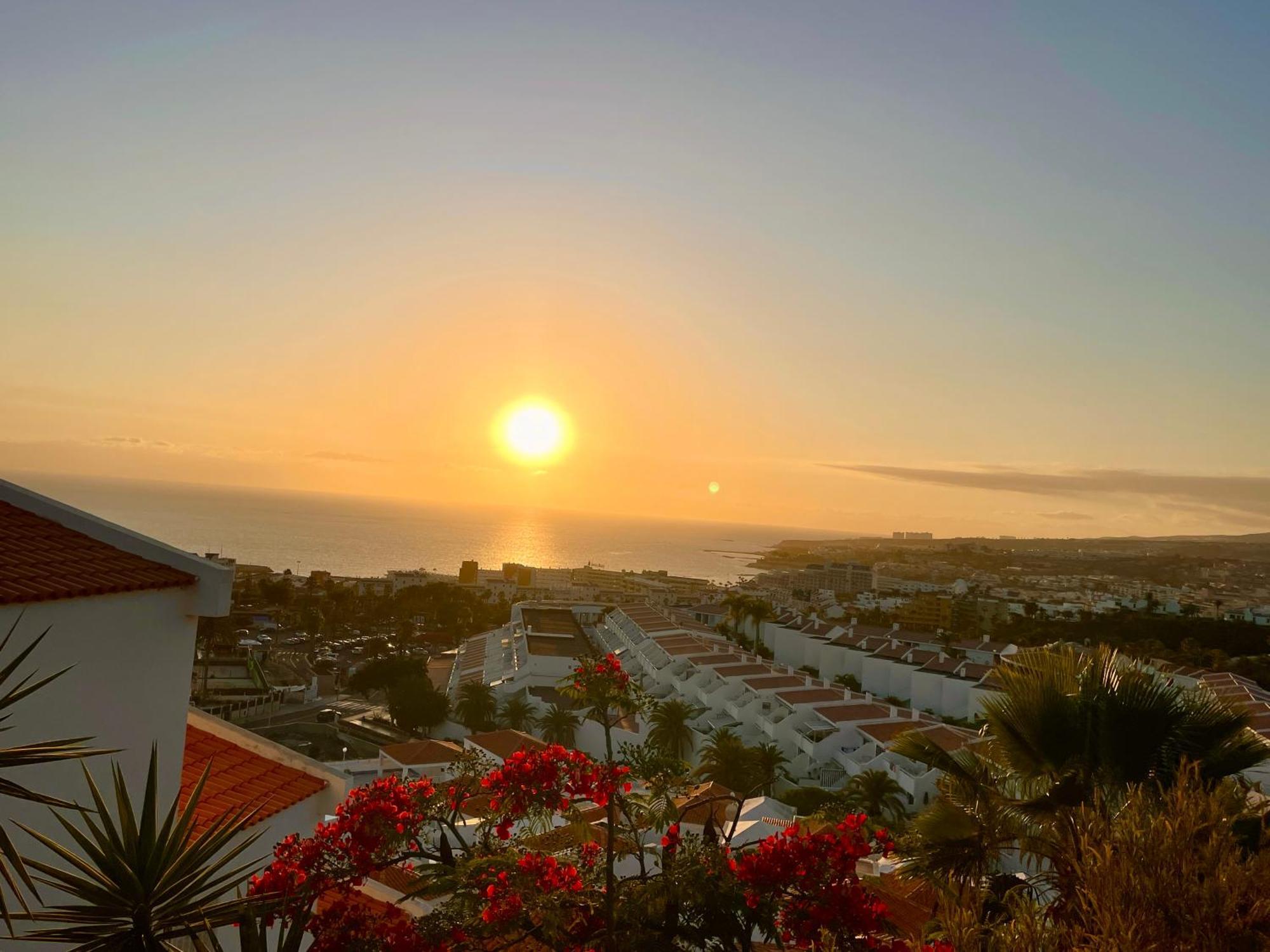 Tenerife Holidays Адехе Екстер'єр фото