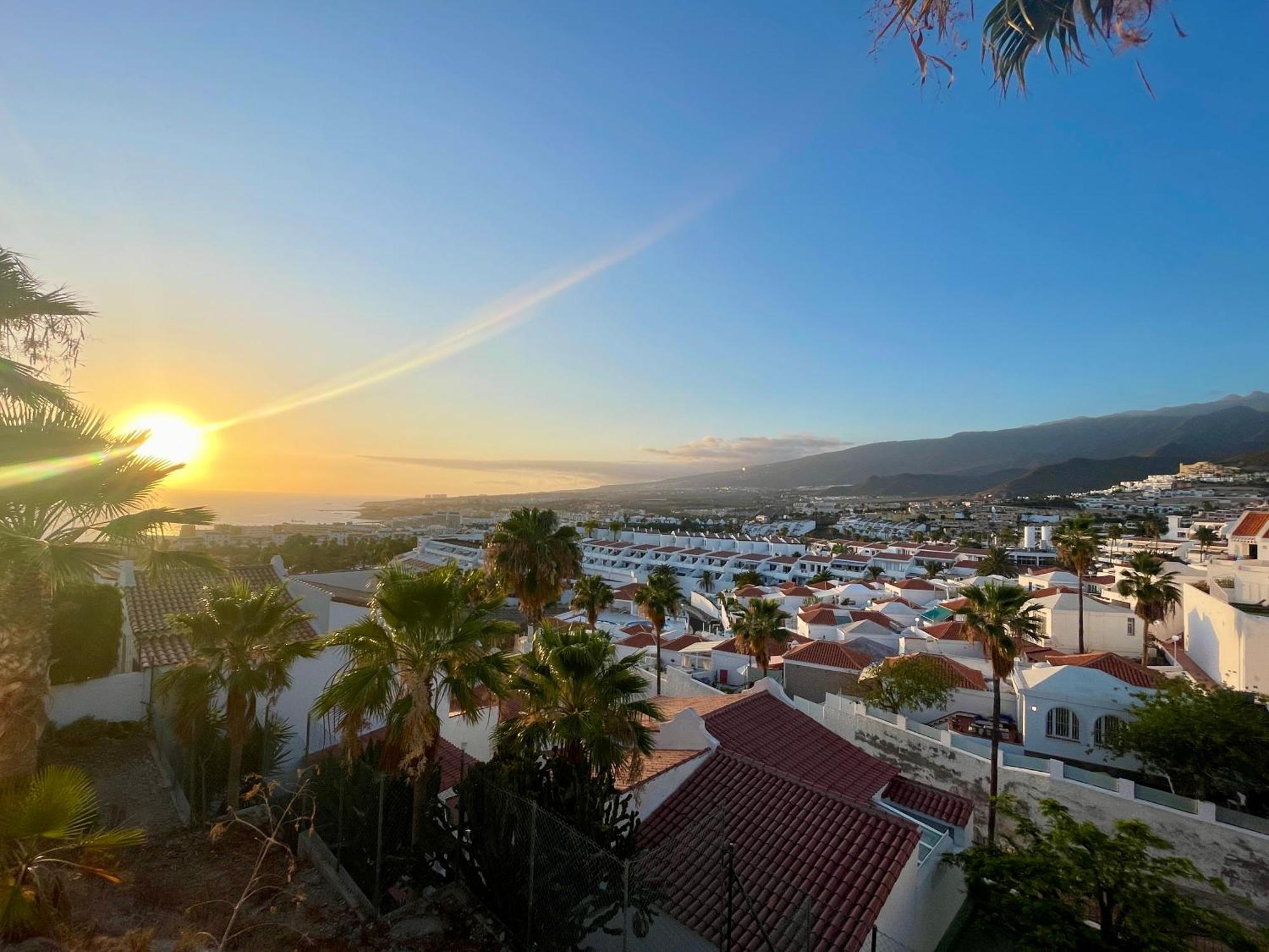 Tenerife Holidays Адехе Екстер'єр фото