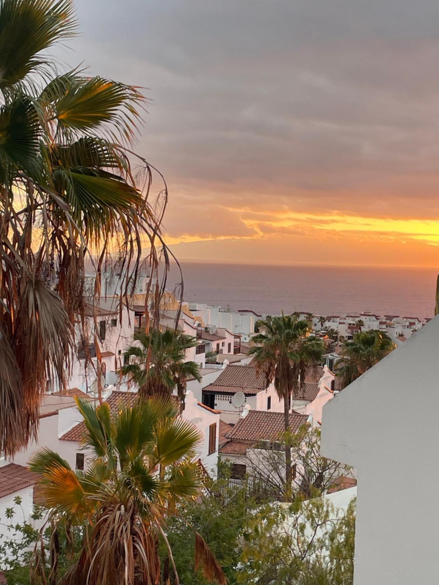 Tenerife Holidays Адехе Екстер'єр фото