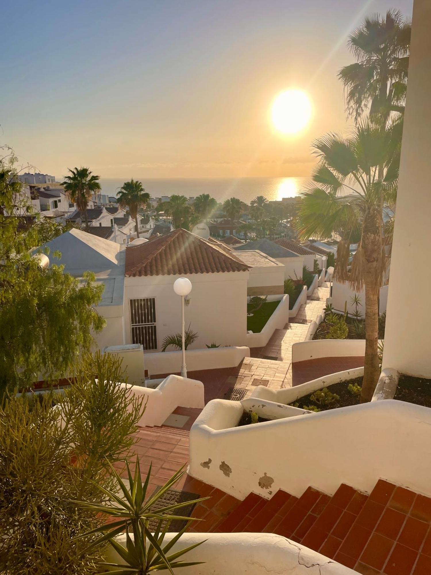 Tenerife Holidays Адехе Екстер'єр фото